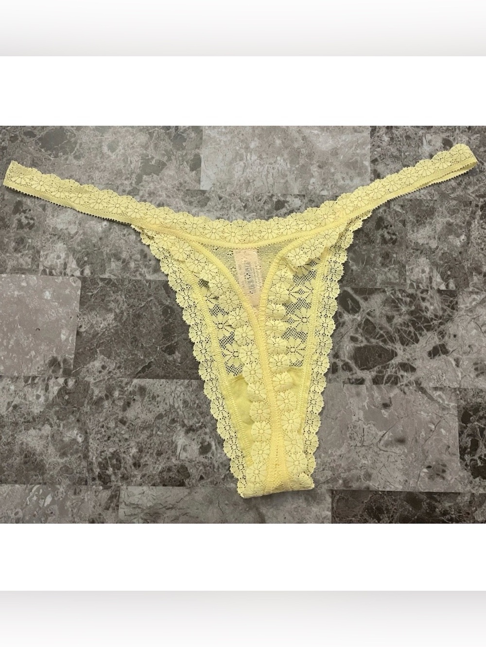 VICTORIA'S SECRET
YELLOW FLORAL (Daisy) LACE STRING THONG PANTIES